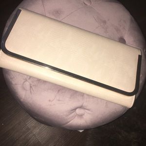 Nude clutch